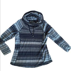 Woolrich Sweater Aztec Size Medium 
In excellent condition.